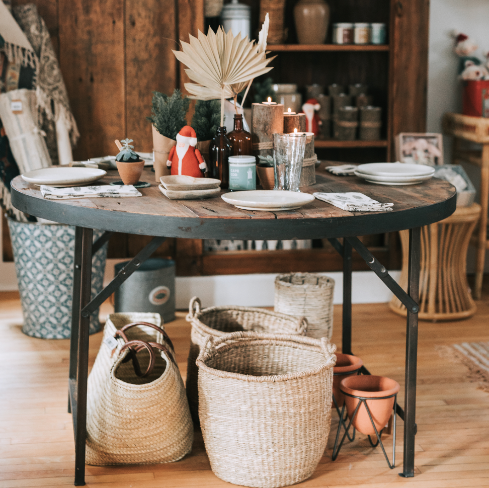 Table pliante ronde en bois recyclé et pattes de métal