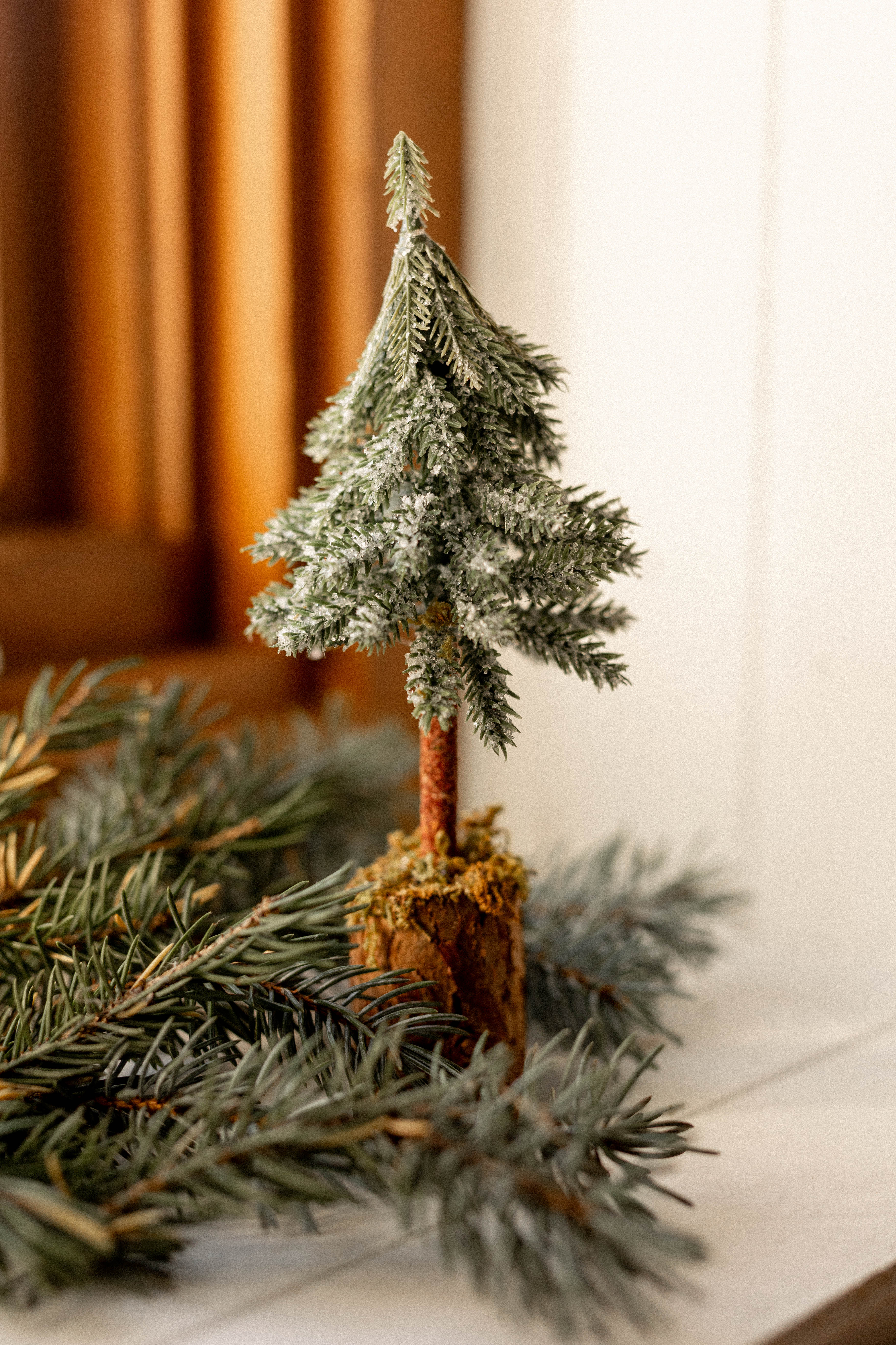 Mini sapin artificiel sur base en bois