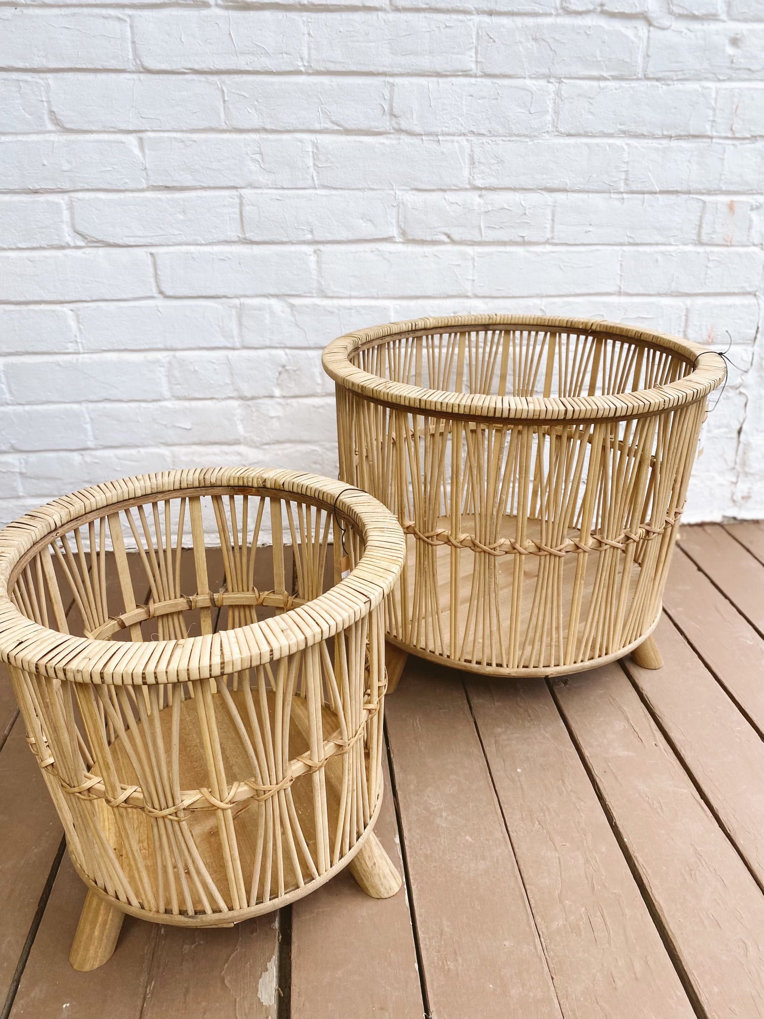 Cache-pot sur pattes en bambou