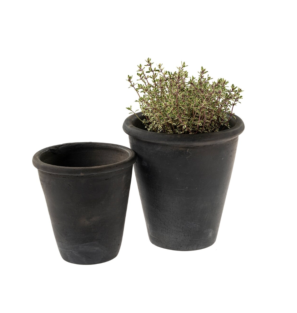 Cache-pot en terre cuite noire